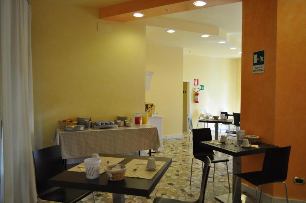Guerrini Hotel Кастильончело Екстериор снимка