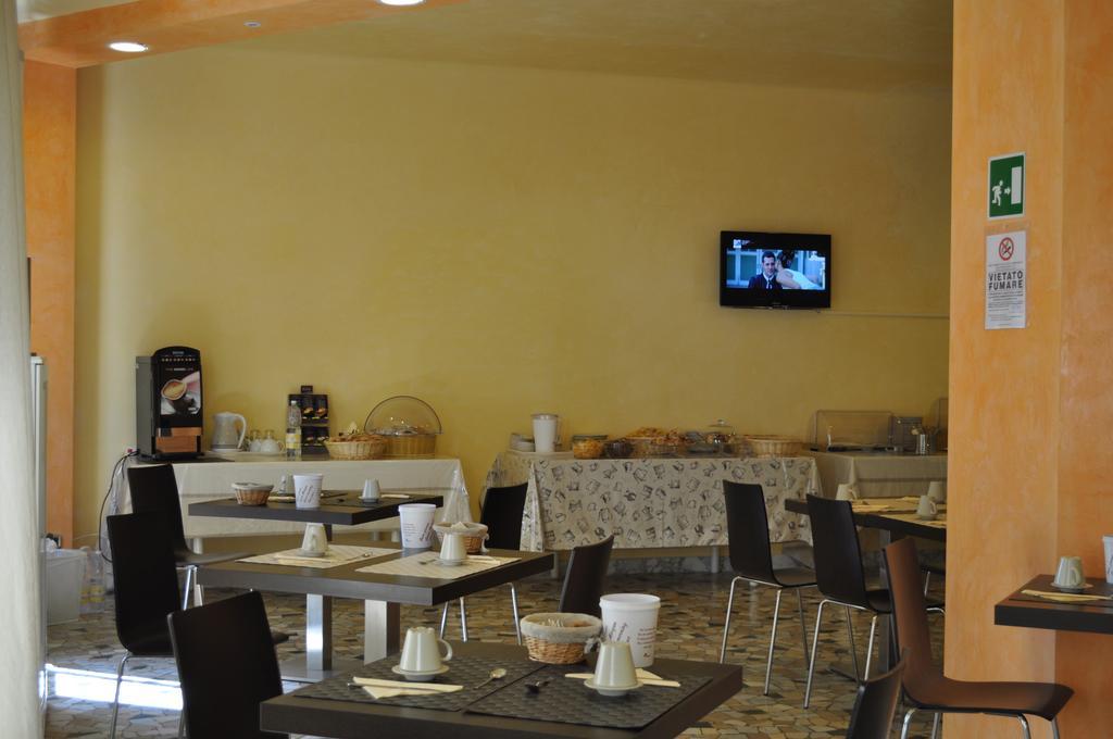 Guerrini Hotel Кастильончело Екстериор снимка